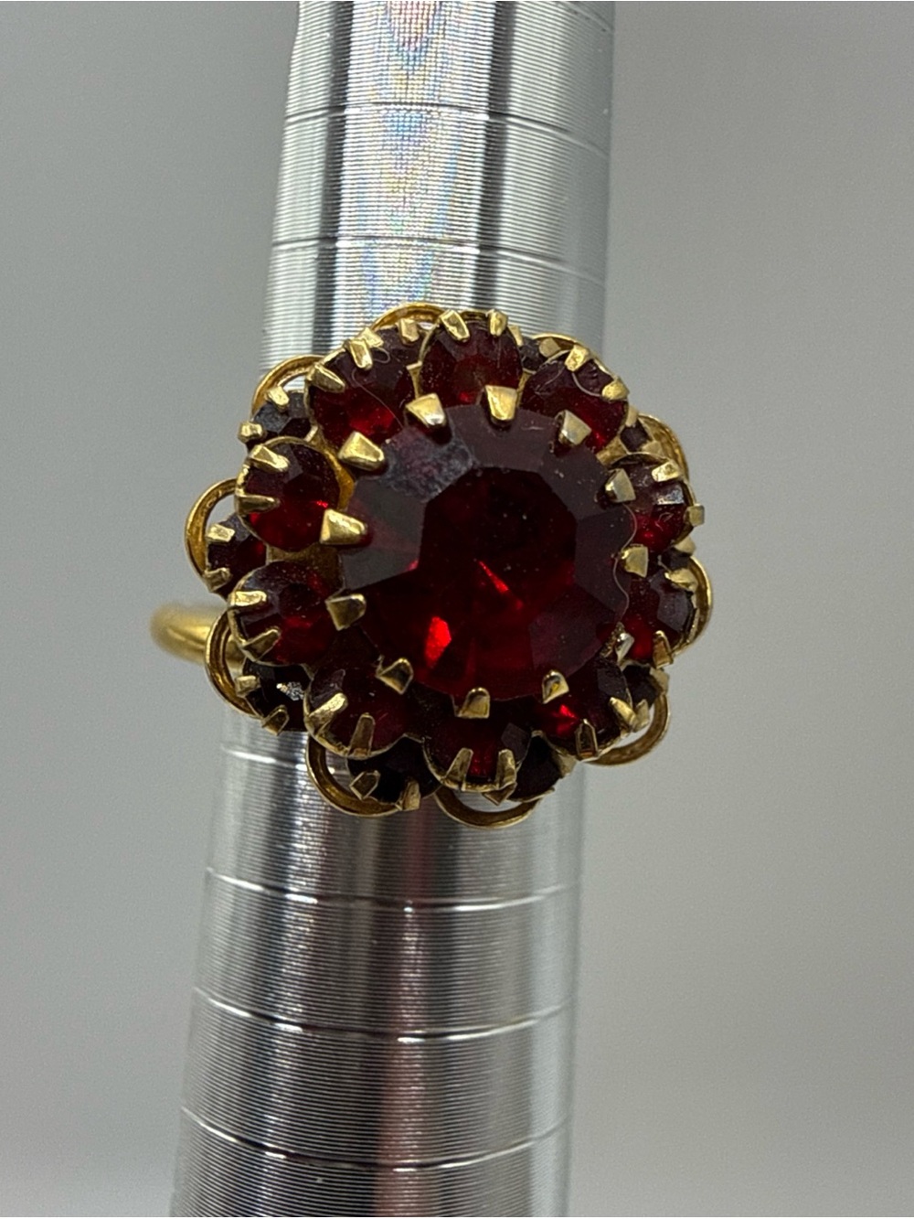 VTG Sarah Coventry Gold-Tone Red Rhinestone Floral Cocktail Ring Size 6
